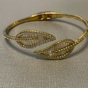 authentic gold 2 leaf bracelet fast day shipping